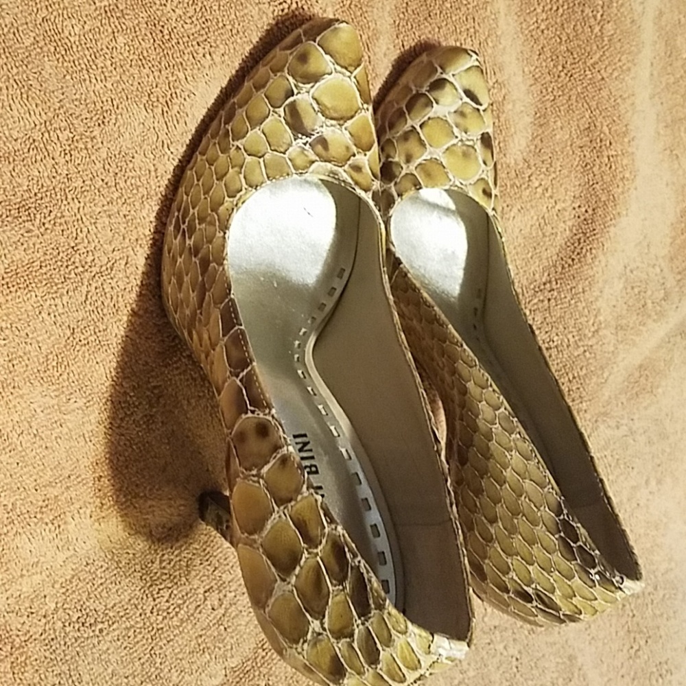 4" Gianni Bini snake leather heels worn once. Grea